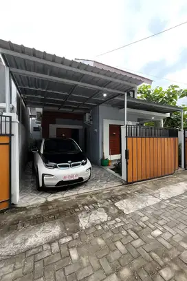 Rumah Cantik 2 Lantai Mezanin Griya Tamantiro dekat UMY