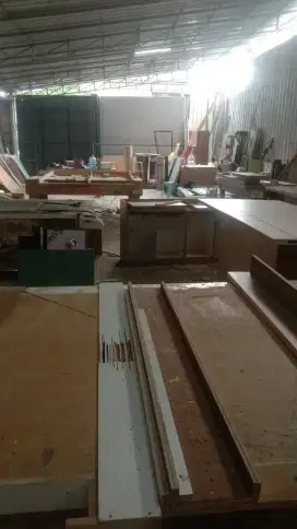 Dibutuhkan tukang kayu hpl, bangunan dan kenek