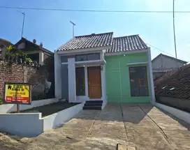Rumah modern pinggir jalan dekat tol Cileunyi