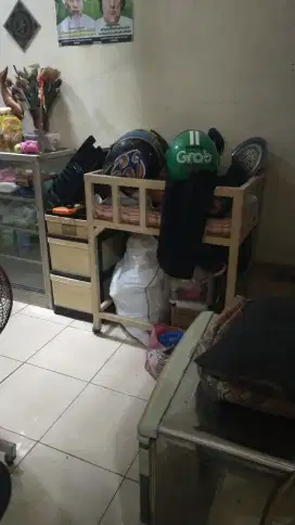 Etalase kaca bekas