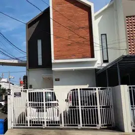 Rumah Cantik Jatiwaringin Ada Kolam Renang Full Furnished Dekat Lrt