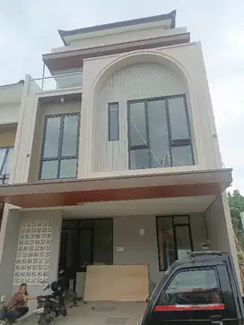 DI JUAL CLUSTER  3 LANTAI DEKAT MRT LEBAK BULUS