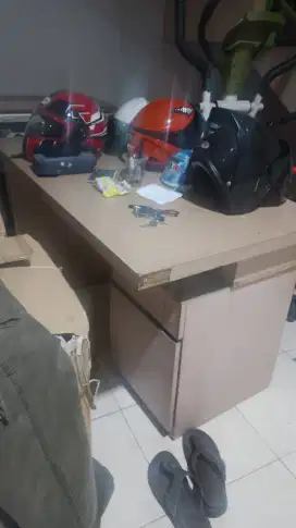 meja kantor bekas !