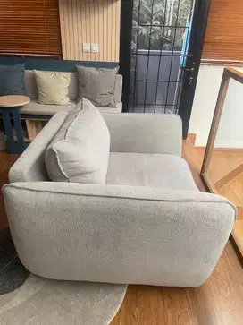 DIJUAL SOFA BULU ANGSA 1-SEATER, MINIM PEMAKAIAN &lt; 1 TAHUN