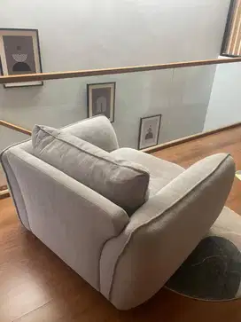 DIJUAL SOFA BULU ANGSA 1-SEATER, MINIM PEMAKAIAN &lt; 1 TAHUN