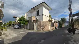 Rumah Mewah Minimalis di Perumahan Dekat Solo Baru