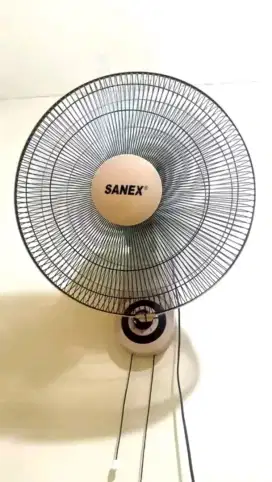 KIPAS ANGIN DINDING 18 INCH BALING-BALING BESI SANEX NORMAL