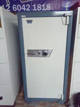 BRANKAS SISTER BAJA TAHAN API