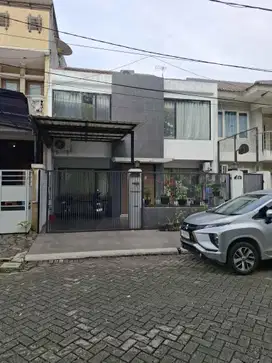 Dijual rumah depan taman 2 lt, shm hdp utara daan mogot baru