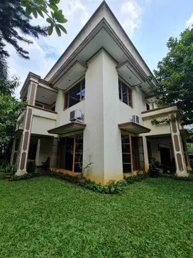 DIJUAL RUMAH SIAP HUNI JL. GEDUNG HIJAU PONDOK INDAH JAKSEL.