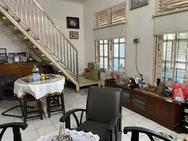 Dijual rumah 1,5 lantai di Klampis Indah H, Surabaya Timur.