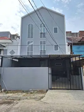 Dijual Rumah Kost Strategis di Taman Palem Lestari, Cengkareng, Jakbar