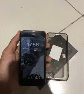 iphone 8 64gb backglass retak sehelai