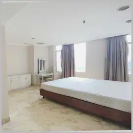 DIJUAL CEPAT & TERMURAH ! Apartemen Slipi 3BR luas 118m2