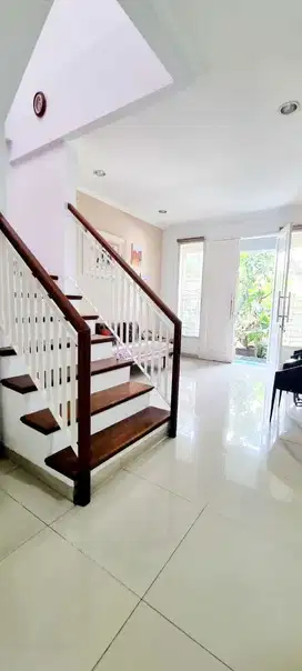 Rumah 2 lantai Puri, ada kamar di lantai bawah buat org tua