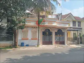 Dijual rumah 2,5 lantai untuk hunian keluarga besar atau investasi