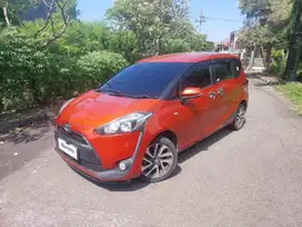 DP MURAH Toyota Sienta 1.5 V Bensin-MT 2016 ORANYE FB