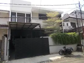 Rumah 2 Lantai di Cipete Selatan, Hanya 15 menit Ke Tol Pondok Pinang
