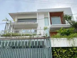 RUMAH MEWAH KOLAM RENANG DEKAT HAJI BAU PANTAI LOSARI