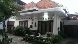 RUMAH TUA 4 KAMAR TIDUR DI BENHIL