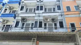 Dijual Cepat Ruko  Gandeng  di Jelambar Utama Sakti, Jakarta Barat.