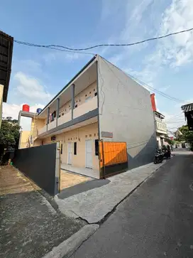 Rumah Kontrakan 2 Lantai 10 Pintu dekat Rumah Sakit di Mustika Jaya