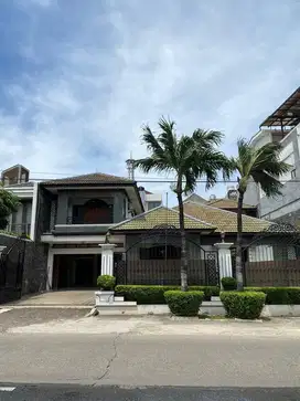 Disewakan Rumah Besar Utk Tinggal/kantor Di Tebet