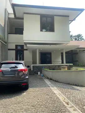 Disewa Rumah Mewah di Best Area Kawasan Elite Menteng, Jakarta Pusat