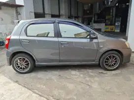 Toyota Etios Valco Abu-abu Tipe G 2014 (Mesin Halus Barang pribadi)