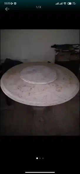 Meja makan marmer bulat