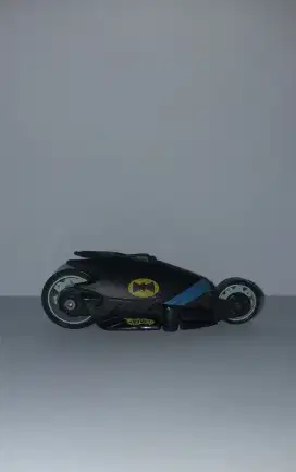 Hotwheels bat thunder & wiki bat mobile tumbler