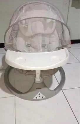 Sugarbaby HugMe Automatic Baby Swing Chair With Table
