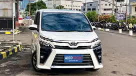 Toyota Voxy 2.0 AT nik 2019