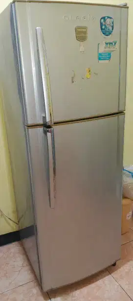 KULKAS 2 PINTU TOSHIBA GLACIO