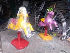 Perosotan, ayunan, jungkat jungkit, playground, kuda kudaan