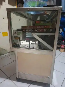 Etalase kaca 3 tingkat