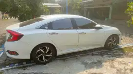 Di jual Honda Civic Turbo matic 2016 putih