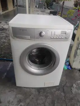 Mesin cuci Electrolux 7kg normal dan mulus