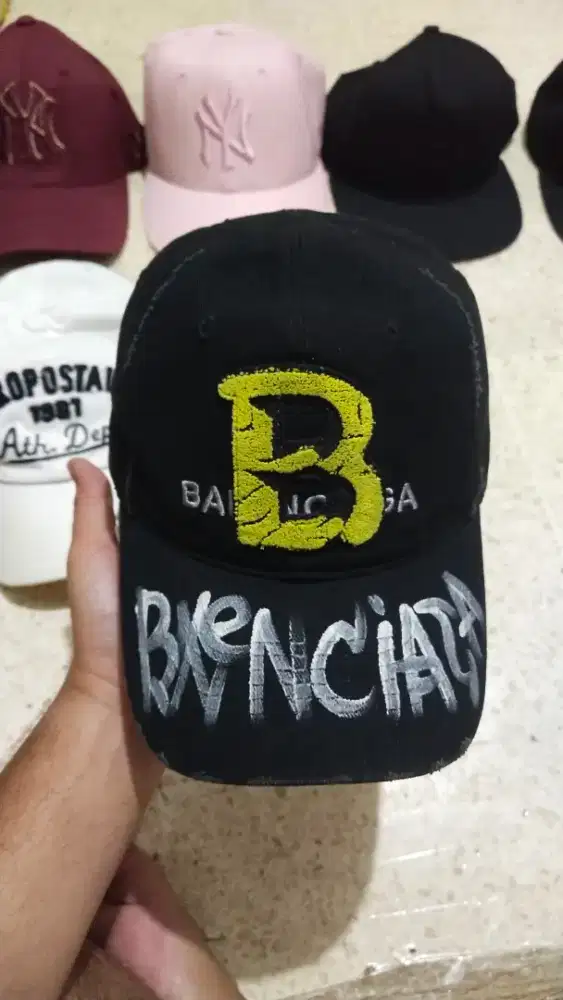 Topi Balenciaga