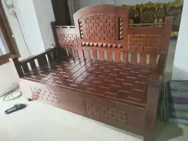 Kursi bale kayu jati tua atau kuno ukiran