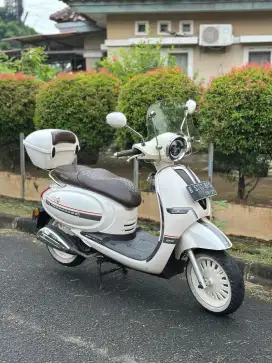 BENELLI KEEWAY SHINY 150CC TAHUN 2022 WARNA CREAM (GOOD CONDITION)