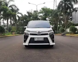 Toyota Voxy 2019