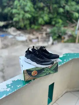 Sepatu Nike Air Huarache Run Ultra 45 (29cm) 300