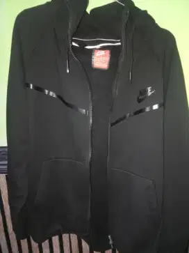 Jaket Nike Original .