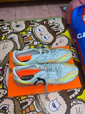 Sepatu bola ortuseight