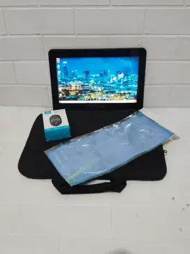 Lenovo Yoga 11e
Layar Sentuh 
Celeron CPU N3150
Ram 4 GB 
SSD 128 GB