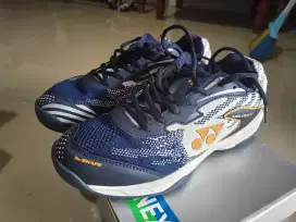 Sepatu Badminton Yonex Velo 200