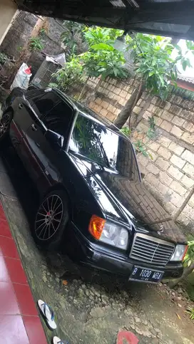 Mercedes-Benz E230 1990 Bensin