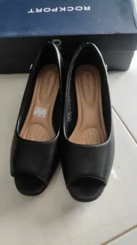 Separu Wanita Wedges - Model Pramugari
