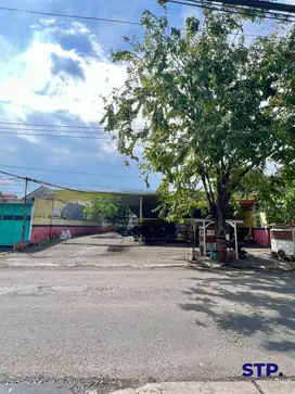 Bangunan usaha di Jalan Brigjen Katamso, Sidoarjo  Ex warkop.